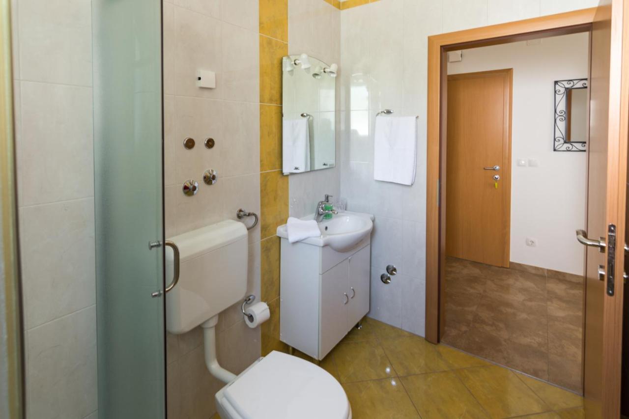 Apartments Veronika パグ エクステリア 写真
