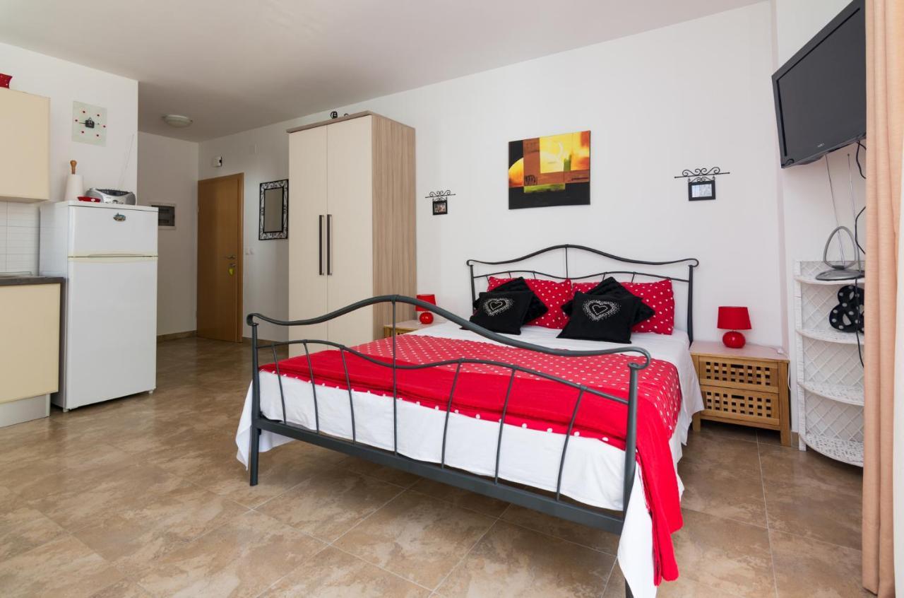 Apartments Veronika パグ エクステリア 写真