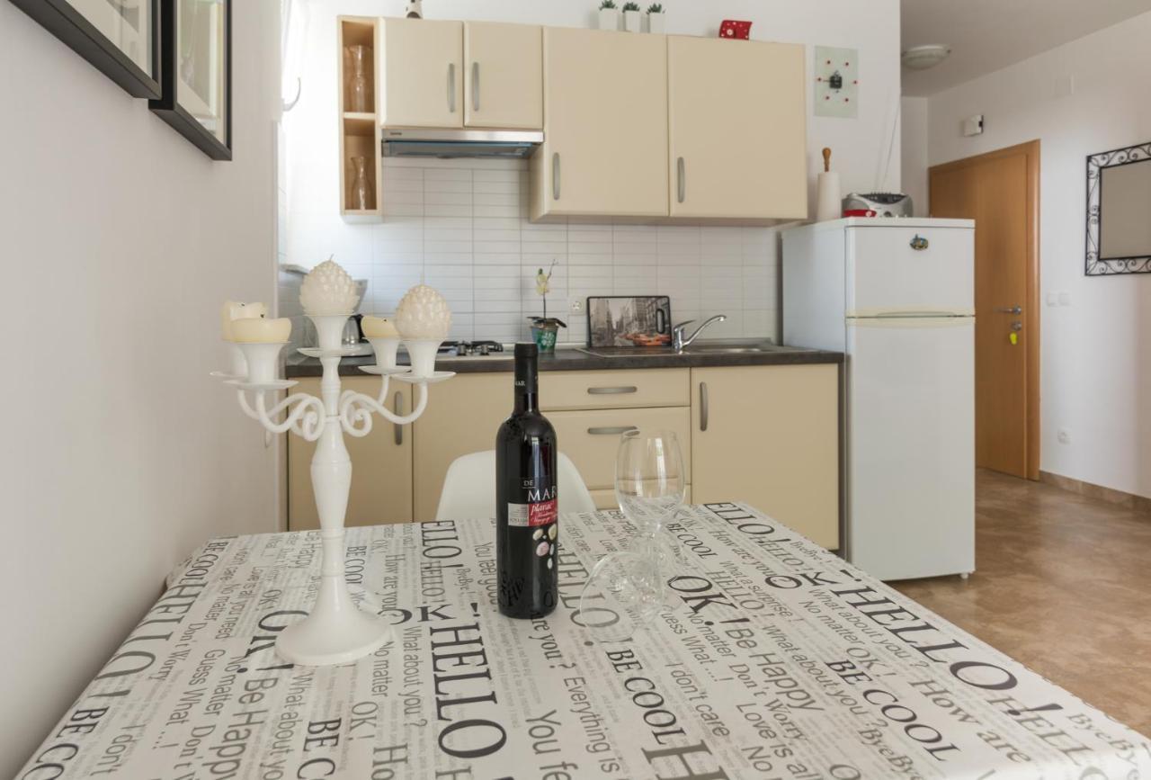 Apartments Veronika パグ エクステリア 写真